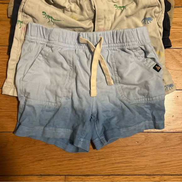 Bundle of 4, GAP shorts 2T - Picture 2 of 6